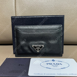 프라다 사피아노 트라이앵글 로고 카드지갑 블랙