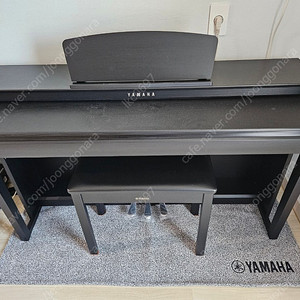 (24년3월구입) 야마하 clp-725 디지털피아노 거의새것 (정품헤드폰, 매트증정)