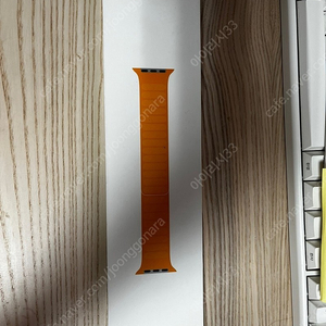 애플 정품 미개봉 애플워치 스트랩 레더링크 40mm M/L사이즈 캘리포니아 포피 색상 팝니다.