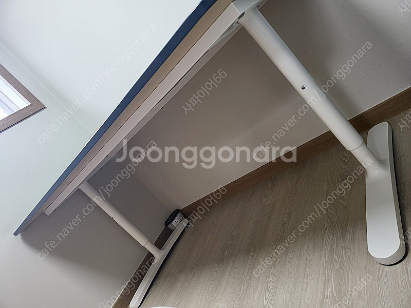 이케아 책상 10,000원에 판매합니다--1