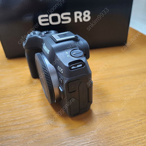 캐논 EOS R8 + eg-e1 + lp-e17 판매