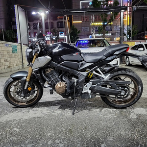 19년식 cb650r 컨디션좋은 차량 판매합니다.