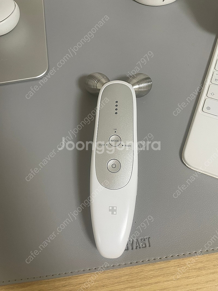 메디큐브 에이지알 더마 EMS샷--0