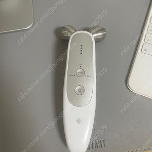 메디큐브 에이지알 더마 EMS샷