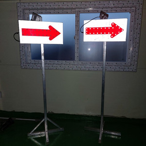 솔라 LED 갈매기 안전 표지판 (거치대 포함)