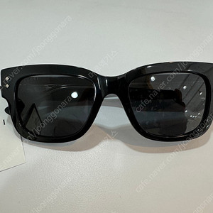 구찌 선글라스 새상품 GG1217S 001번 컬러 판매합니다