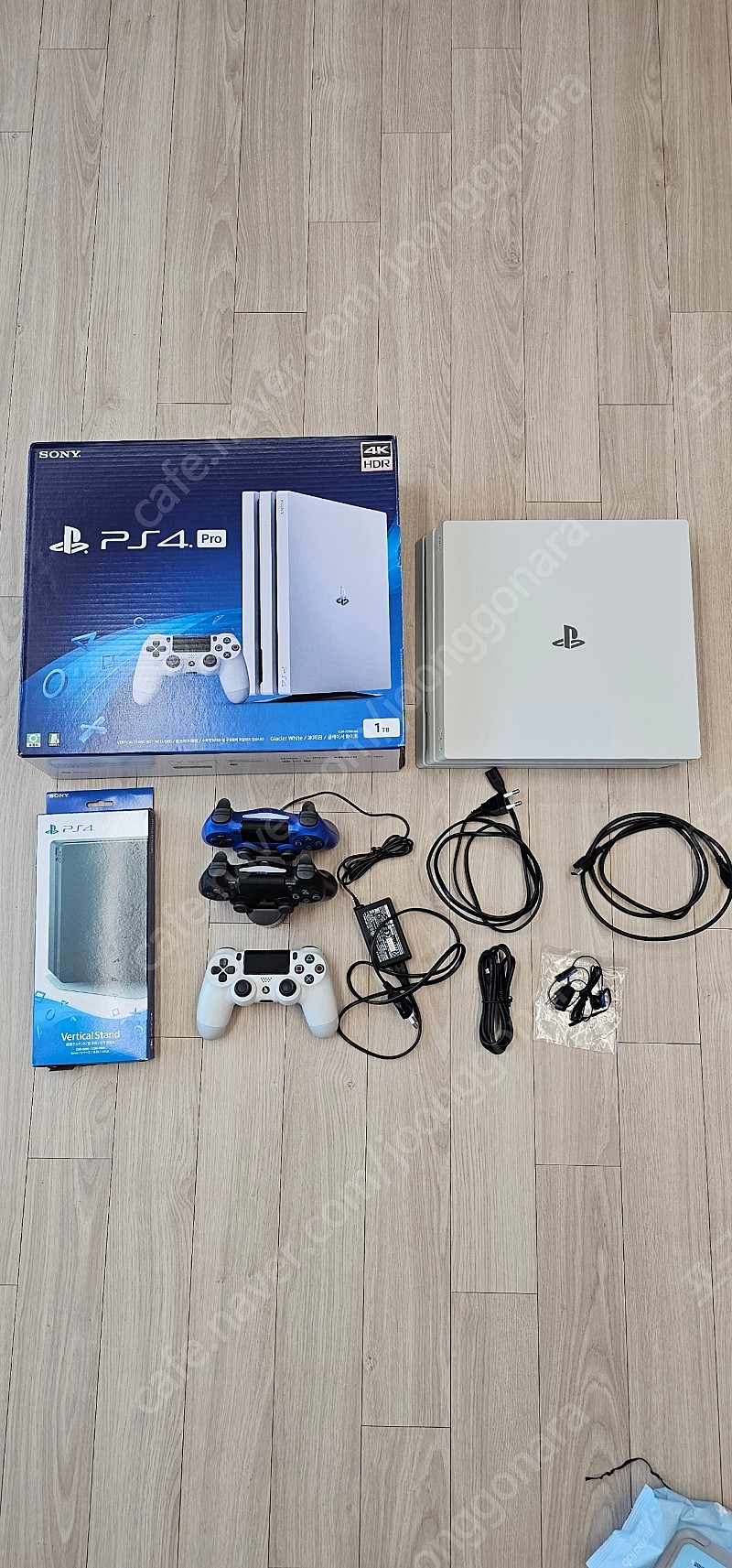 PS4 pro cuh 7218B 1TB 팝니다