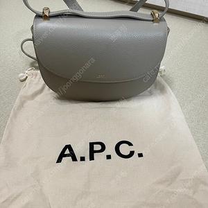 A.P.C 아페쎄 제네바 숄더백