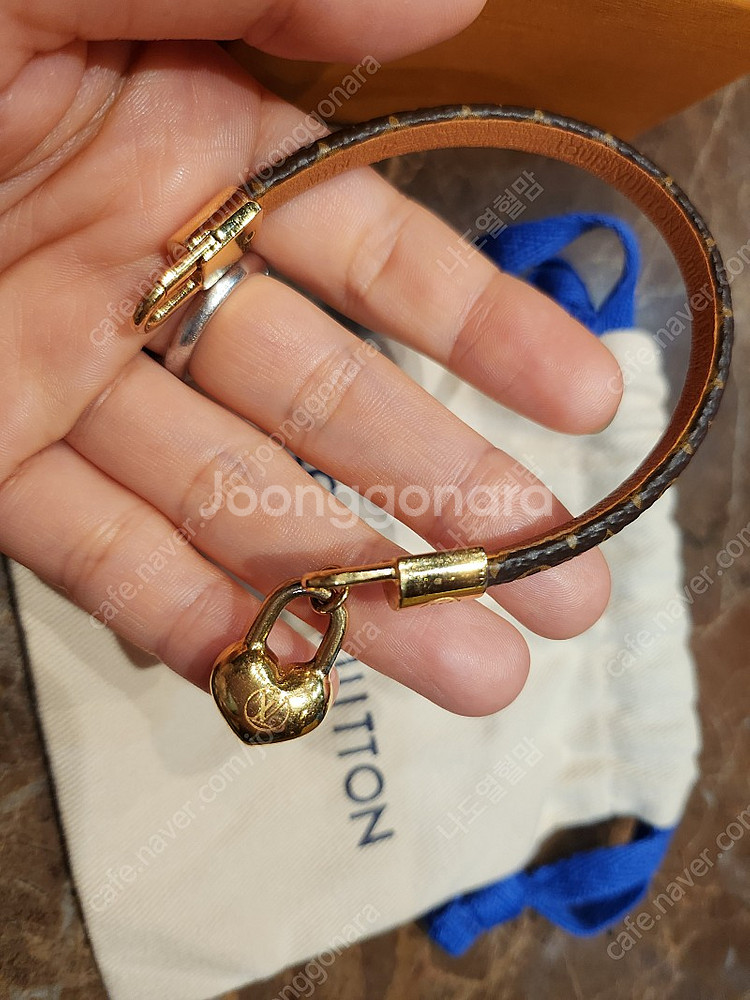 루이비통 팔찌--1