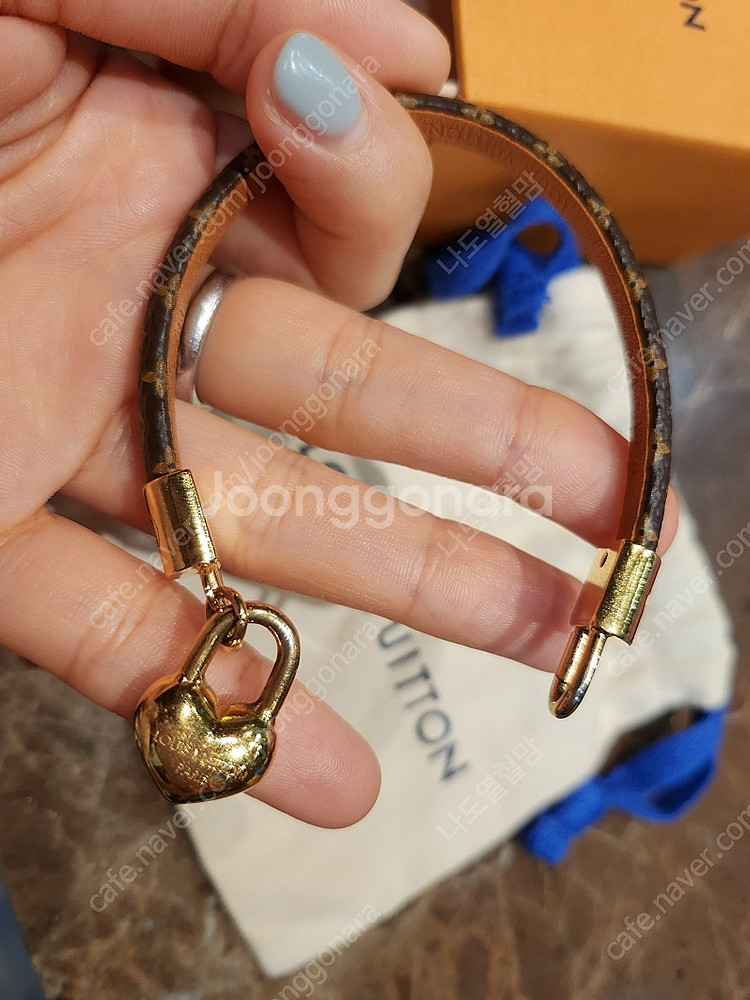 루이비통 팔찌--3