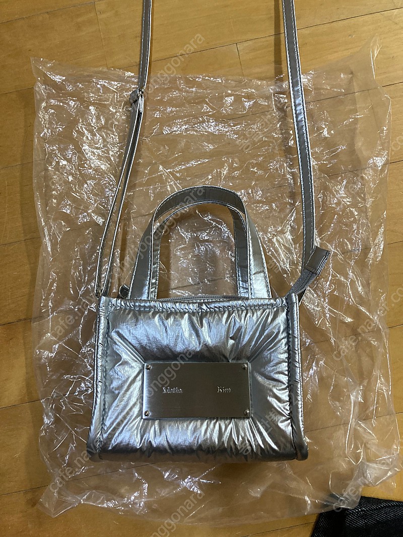 Matin Kim Two Way Mini Padding Tote Bag Silver 마뗑킴 미니 패딩백 실버 판매합니당