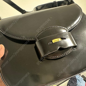 Ette 가방PENNY SADDLE BAG_PATENT BLACK