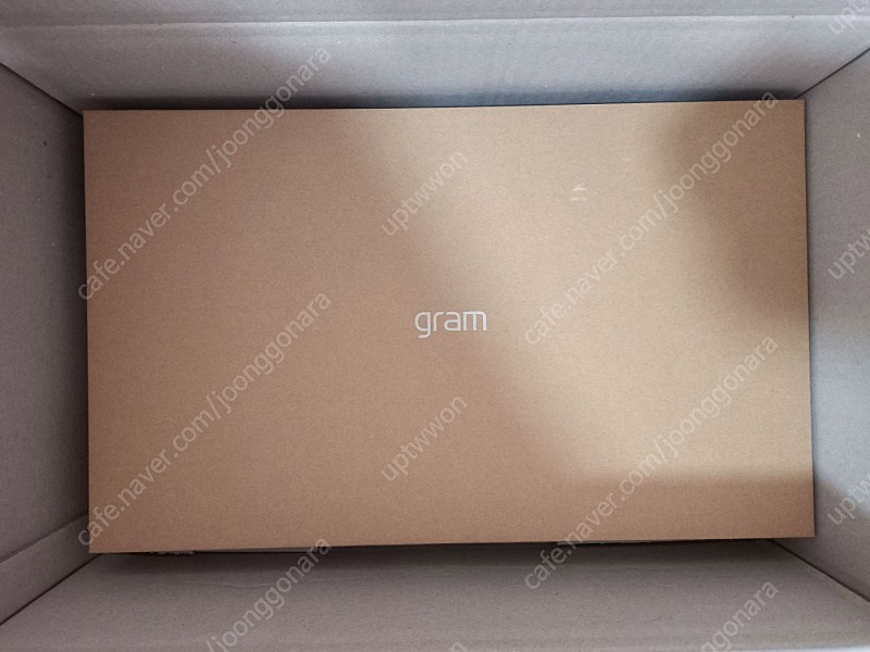 미개봉 LG전자 그램 프로 16ZD90SP-GX56K Ultra5 팝니다.