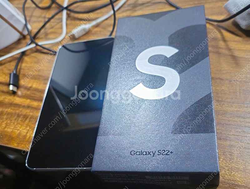 갤럭시S22플러스 256기가 화이트 S급 자급제 팝니다...--0