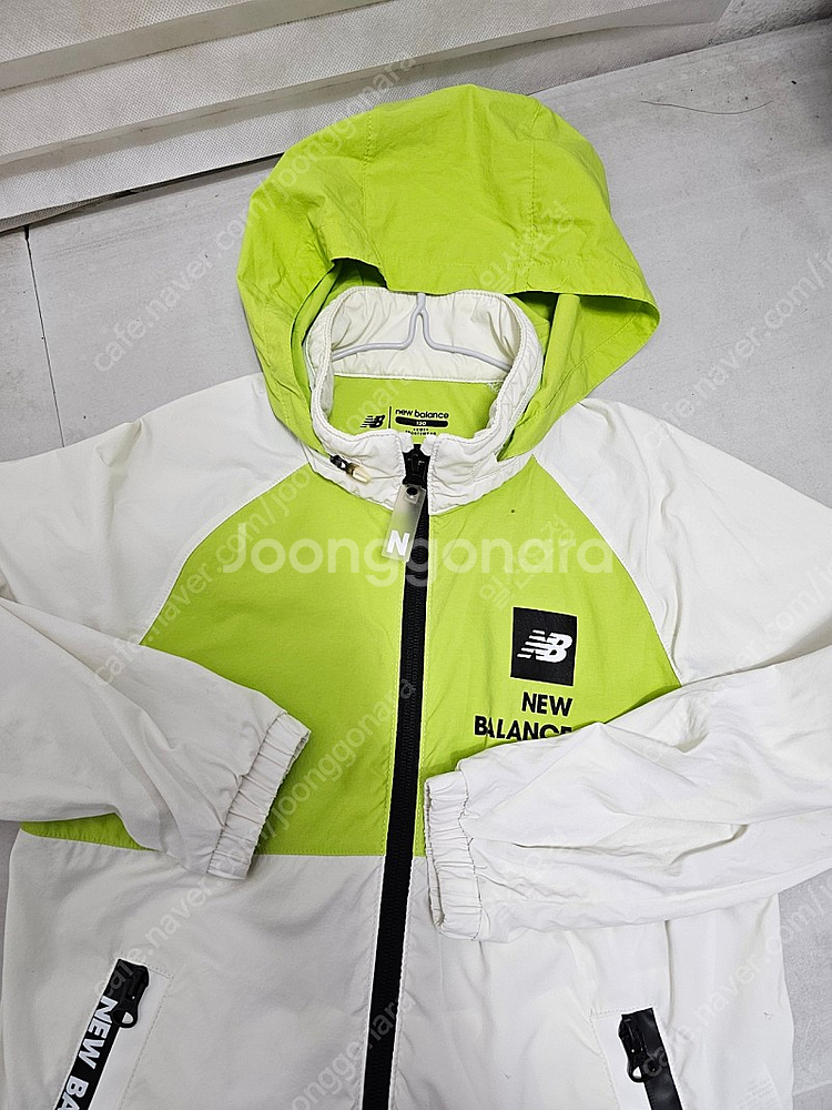 뉴발란스 키즈 바람막이 자켓 점퍼 사이즈 130--2