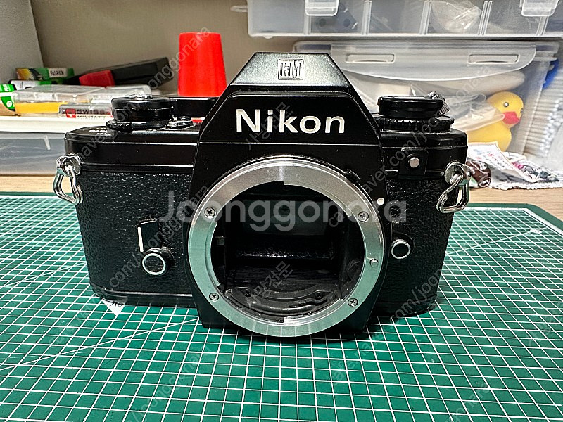 니콘 em 필름카메라 판매합니다.--0