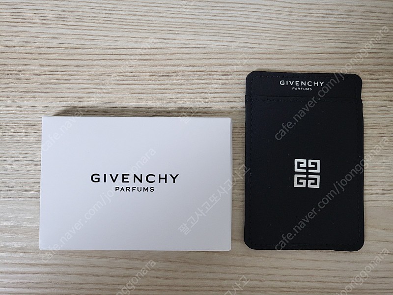 정품) 새상품 지방시 카드 지갑 (코스메틱)