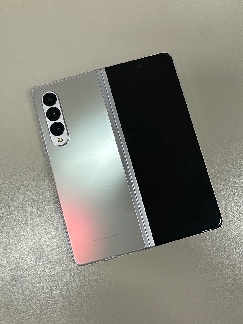 (LG U+)갤럭시폴드3 256기가 실버색상 액정기스 작은점 꿀폰 28만원 판매