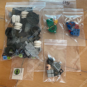 레고(LEGO) 마블 6873 닥터 옥토퍼스의 매복전 미니피규어(무기, 악세사리포함), 옥토퍼스 차량 미사용 새제품 판매합니다.