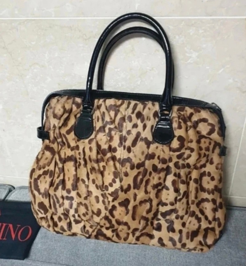 VALENTINO 발렌티노 호피송치가방 명품관