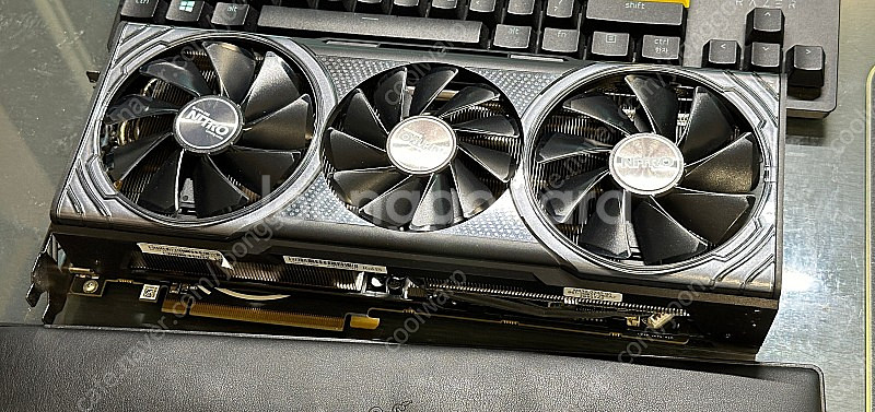 라데온 VEGA64 사파이어 니트로+ 박스풀셋 (택비 ...--1