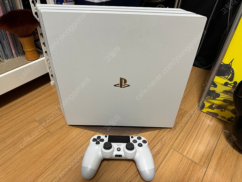 PS4 Pro 화이트 7218b 1TB 9.0버전 팝니다.