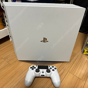 PS4 Pro 화이트 7218b 1TB 9.0버전 팝니다.