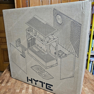 HYTE Y40 화이트 팝니다