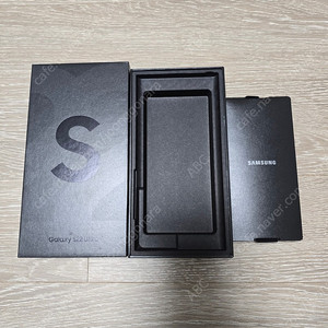 자급제 갤럭시 S22 울트라 256gb 블랙 판매합니다.