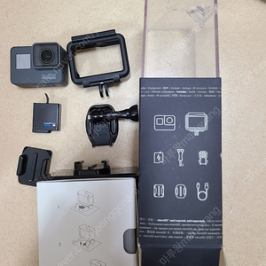 향남1지구 고프로 gopro hero6 블랙 박스풀셑 과 추가배터리2개및충전기 스틱 고프로 케이스 팝니다.