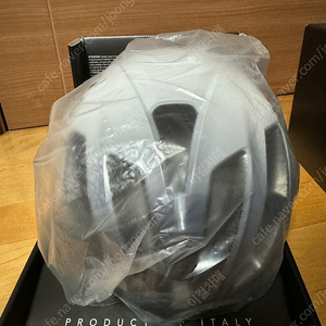 카스크 폴스미스 프로톤 Paul Smith + Kask Protone Cycling Helmet ’Monochrome Fade' 신품 팝니다.
