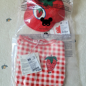 베베드피노 딸기 깅엄체크수트90 + 딸기볼캡 정가판매 일반택포