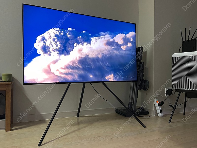삼성전자 2023 Neo QLED 4K TV QNC95 55인치(138cm) + 스튜디오 스탠드 팔아요!