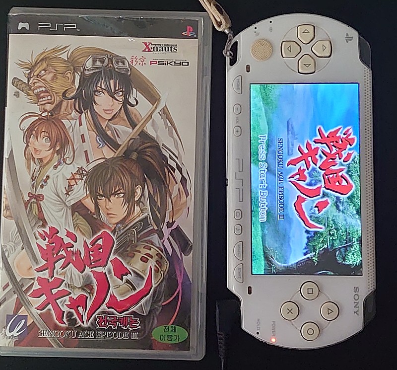 소니 PSP (충전기 & 게임 CD 1개 포함)
