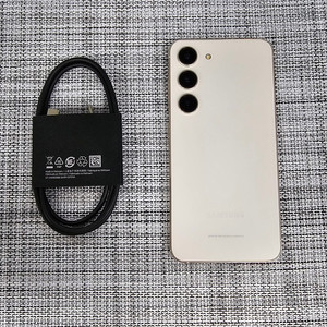 (새상품컨디션) 갤럭시 S23 256G 크림색상 23년 11월개통 정상해지폰 초S급 64만팝니다