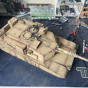 타미야 1/16 M1A2 에이브람스 탱크 판매합니다.