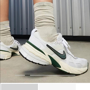 나이키 Nike V2k런 (새제품245) 화이트퍼 , 아디다스 오즈위고 (225,285) 4.8만