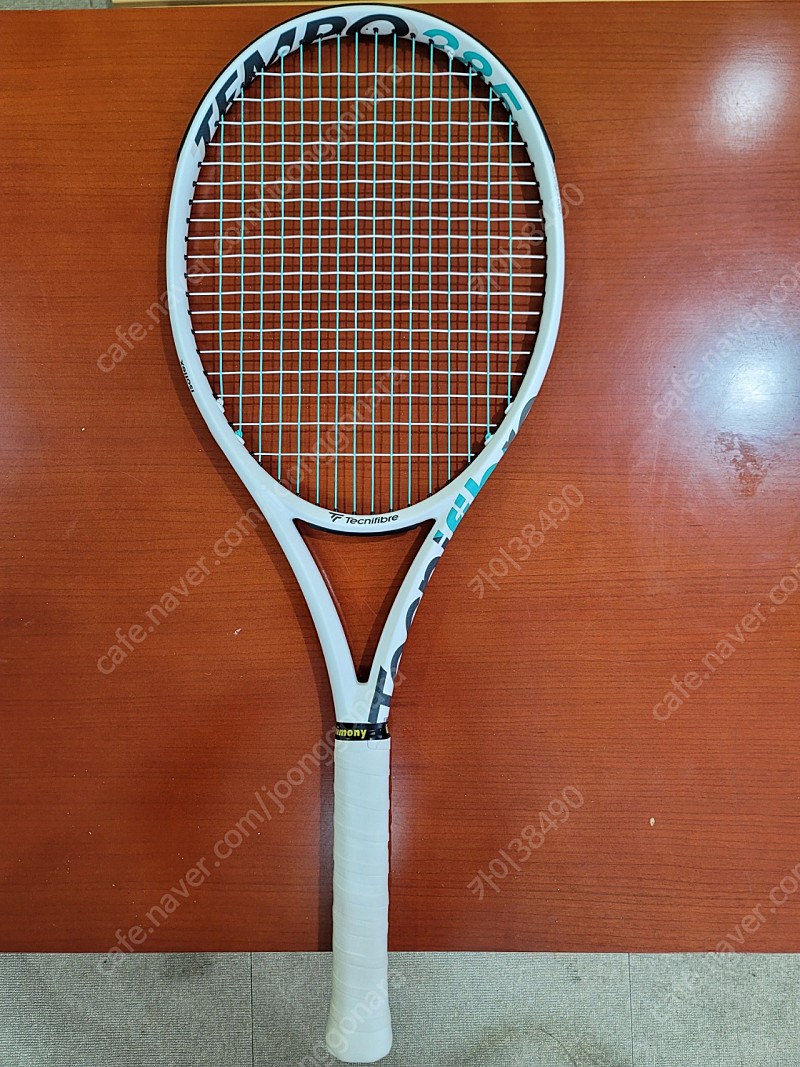 초S급 테크니화이버 템포 285(스트링 포함) 테니스 라켓 판매합니다.(시타 15분)