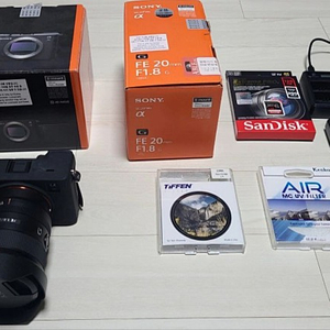 소니 a7c카메라 판매합니다 (바디만 120만원) + 1.8 20 렌즈 + 필터,배터리,메모리,케이스 처분