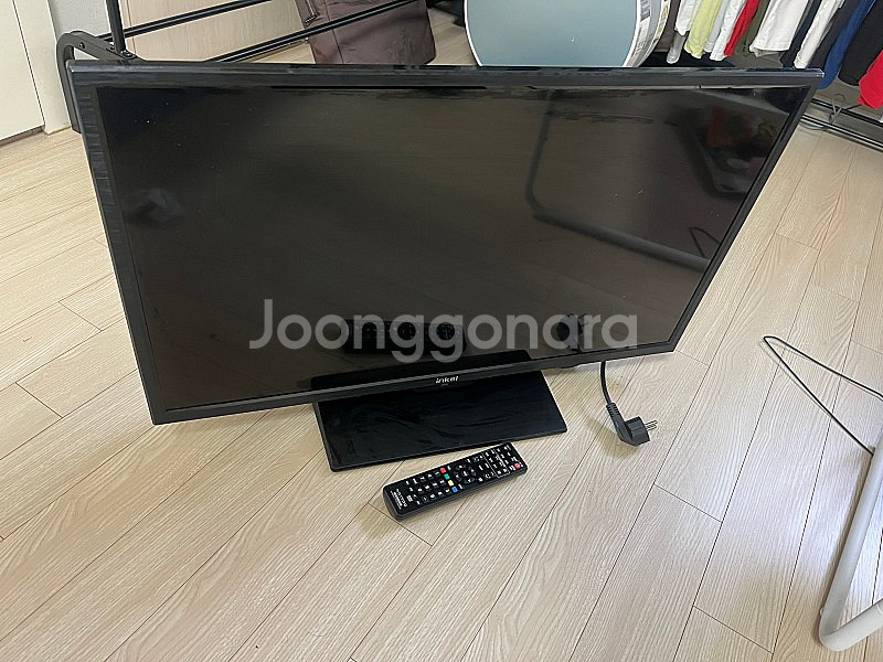 인켈 32인치 TV모니터 팝니다--0