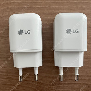 LG 정품 USB 충전기 2개 판매 합니다