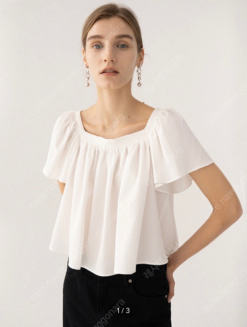 킨더살몬 SS221 Wavy Smocked Blouse White 웨이비 블라우스