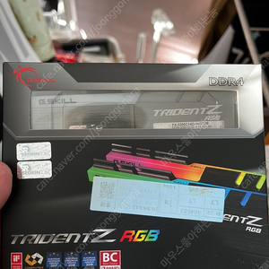 G.skill ddr4-3200 CL14 TRIDENT Z RGB 16GB(8 * 2 )