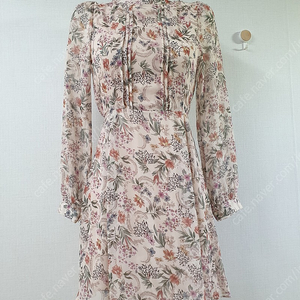 여성미니원피스 연핑크 잔꽃무늬 허리리본 55 날씬66 쉬폰