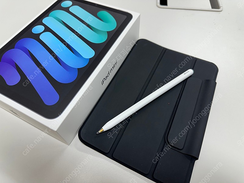 아이패드 미니 6세대 스페이스 그레이 wifi 모델 (64g) + 펜슬 55만원에 판매합니다.