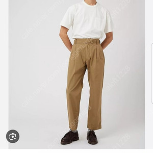 이스트로그 Eastlogue. belted chino pants. 벨티드 루즈테이퍼드 치노팬츠. XL. 34-35사이즈.
