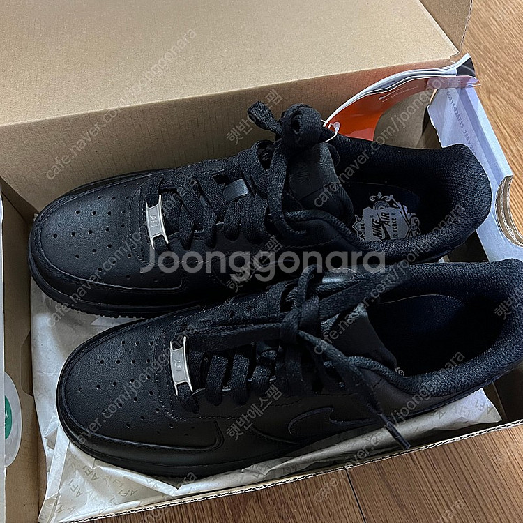 [새상품] 나이키 우먼스 에어 포스 1 올블랙 240--1