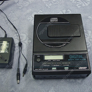 Unisef 포터블 디스크맨, Model CD-100N, 레어템, 택포 25만원