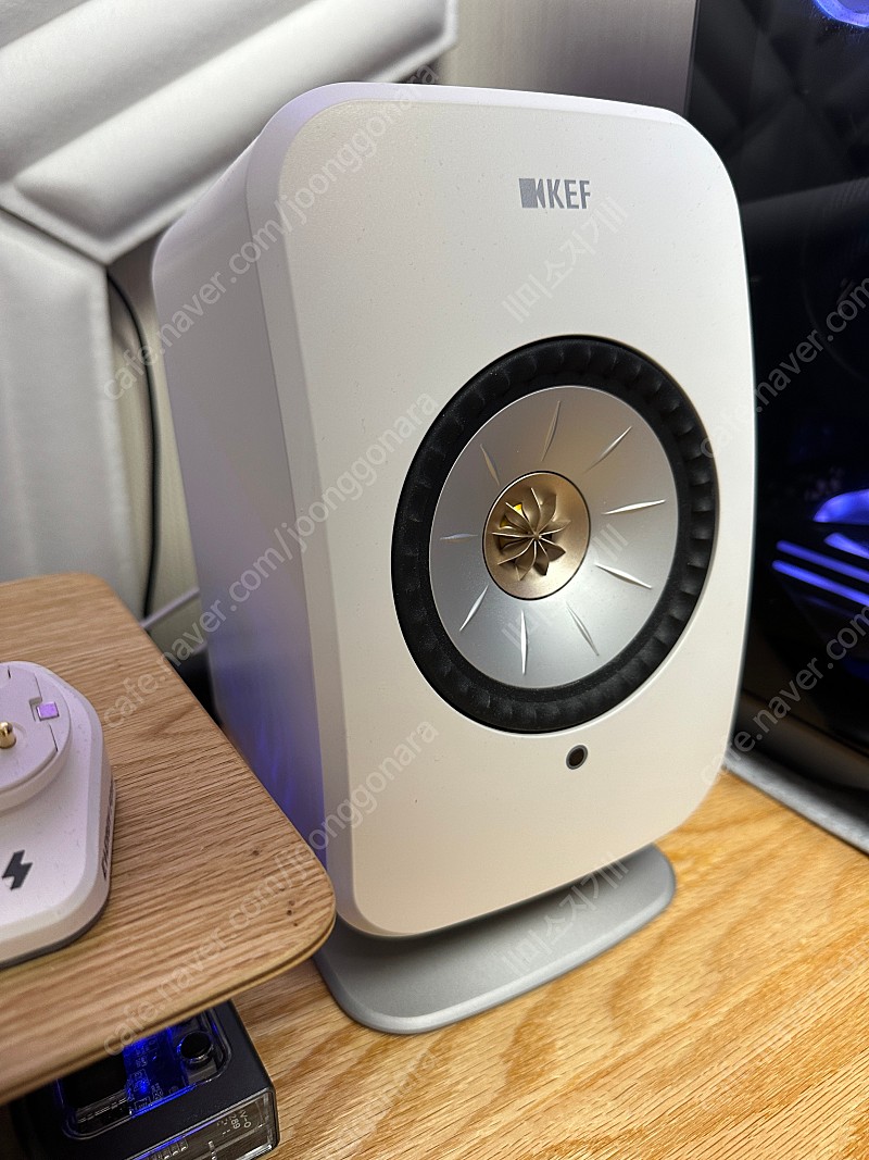 KEF LSX2 화이트 + p1 데스크패드