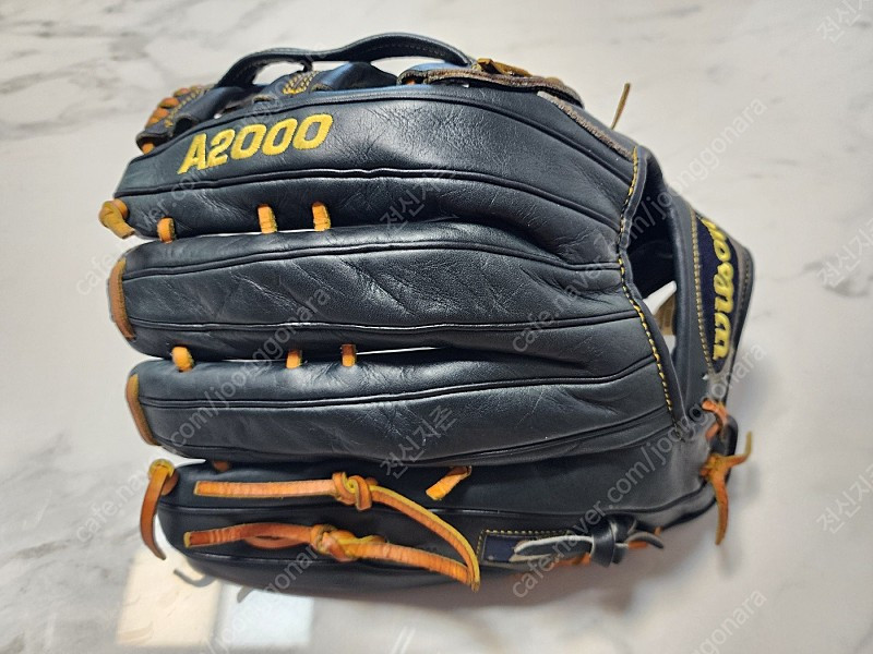 윌슨 A2000 12.75인치 외야 글러브 팝니다.--2